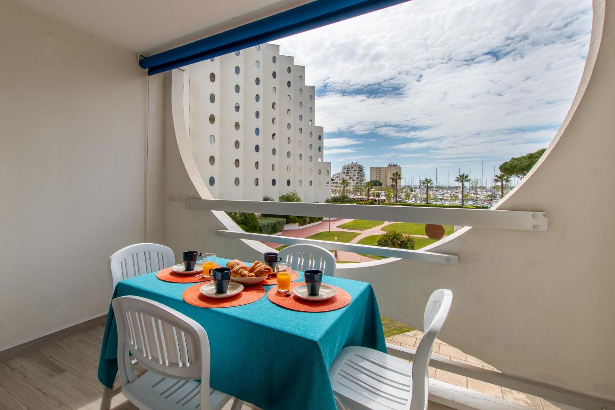 Spacieux Cabine-parking Gratuit-clim-proche Centre & Mer-vue Port Lgm Appartement *