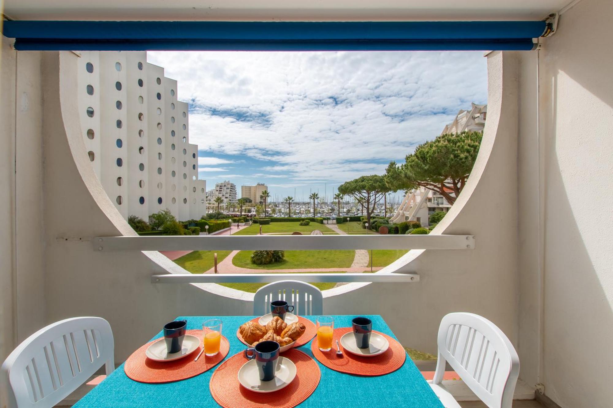 Spacieux Cabine-parking Gratuit-clim-proche Centre & Mer-vue Port Lgm Appartement
